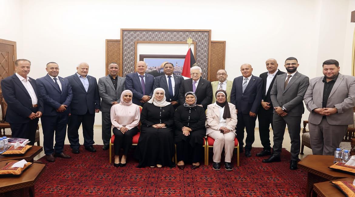 الرئيس محمود عباس، يستقبل وفدا من بلدية أريحا، ضم رئيس المجلس البلدي سالم الغروف وأعضاء المجلس المنتخبين